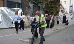 Vali sahaya indi: Eline fırça ve faraş alıp şehri temizledi