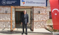 Bakan Ersoy'dan memleketi Antalya'ya anlamlı bağış! Yaptırdığı gençlik merkezini devlete hibe etti