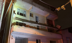 Kocaeli'de balkon çöktü! Bitişiğindeki bina tahliye edildi