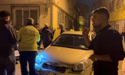 Bursa'da trafik karıştı! Önce otomobille kovaladı, kaza yaptırdı... Kaldırım taşıyla peşine düştü