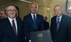 Bakan Ersoy'un, Erdoğan'a takdim ettiği Bursevi'nin Kur'an-ı Kerim tefsirine ilişkin paylaşım