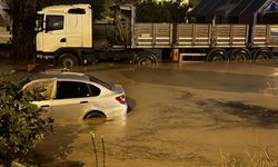 Kocaeli'de sağanak: Caddeler ve sokaklar göle döndü