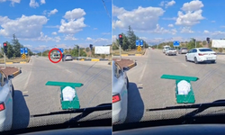 Tabut seyir halindeki cenaze nakil aracından yola düştü