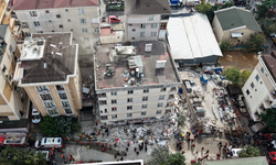 İstanbul'da 7 katlı bina kısmen çöktü: 3 kişi aranıyor