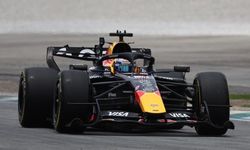 Bahreyn'de kazanan Max Verstappen