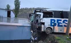 Şırnak'ta feci kaza! Otobüs ile tır çarpıştı: Çok sayıda yaralı var