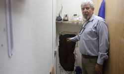 Terzinin duvarını delip bitişiğindeki kuyumcuya giren acemi hırsızlar, çelik kasayı açamayınca elleri boş döndüler