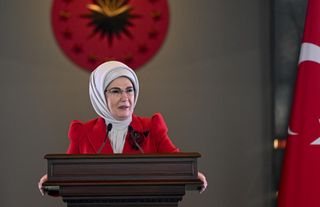 Emine Erdoğan, Türk kadınının seçme ve seçilme hakkını kutladı