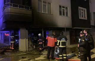 Rize'de iş yeri deposunda yangın
