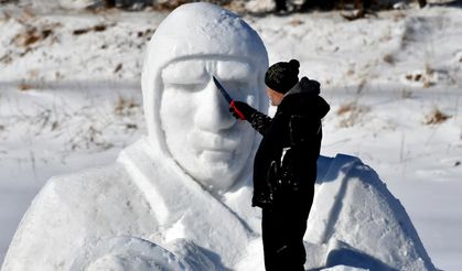 Kars'ta Sarıkamış şehitleri anısına kardan heykeller yapılmaya başlandı