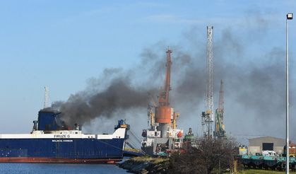 Samsun Limanı'nda gemide yangın çıktı