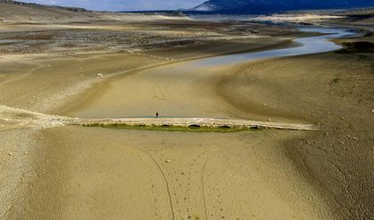 Barajda su çekildi, 600 yıllık köprü yeniden ortaya çıktı