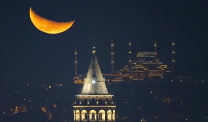 Galata Kulesi ve Çamlıca ay ışığı altında