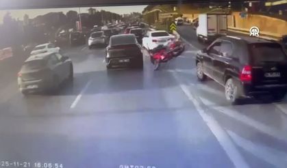 Aracın arasından geçmeye çalıştı, hastanelik oldu