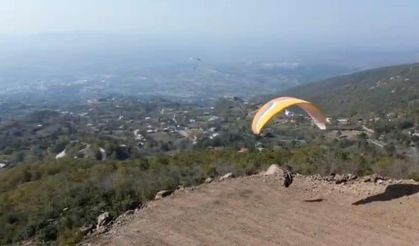 Osmaniye'de festivalde korkutan anlar: Paraşütçü kayaya çarptı