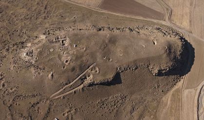 Van'daki Körzüt Kalesi'nde "giriş yolu" ortaya çıkarıldı