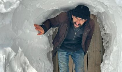 Kar altında yaşam! Evlerine kardan tünellerden giriyorlar...