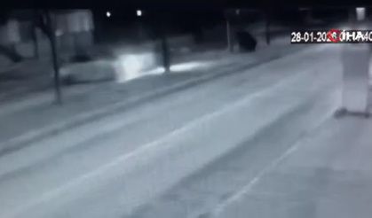 Kaza yapan otomobil dönerek savruldu