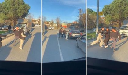Cadde boks ringine döndü! Yol verme tartışmasında yumruklar havada uçuştu...