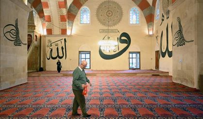 Camiler gül suyu ile yıkanıp ramazana hazırlandı