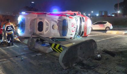 İstanbul'da ambulansla otomobil çarpıştı: 3 yaralı