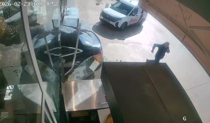 Kontrolden çıkan araç pastaneye girip çıktı