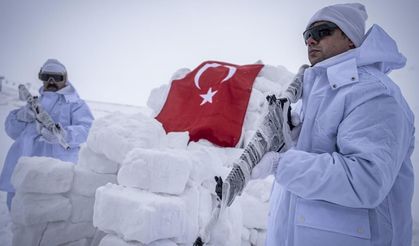 Özel harekat polislerinden nefes kesen kış tatbikatı