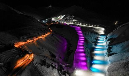 Palandöken’de renkli ışıklar altında gece kayağı keyfi