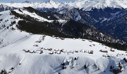 Rize'de Kaçkar Dağları ve yaylalardaki kar manzarası