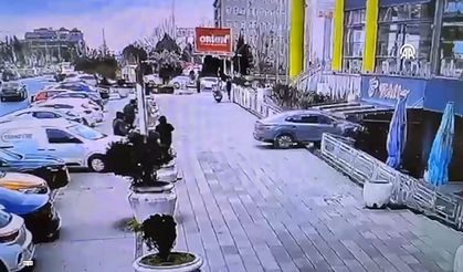 Çorlu’da kontrolden çıkan otomobil AVM’ye daldı!