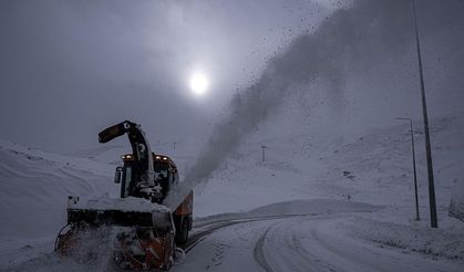 Kar martta geri döndü: 3 ilde 103 yol kapalı