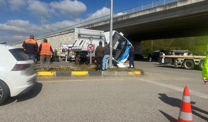 Bartın'da feci kaza! Halk otobüsü otomobilin üzerine devrildi: Onlarca yaralı var...