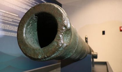 Gemi sökümünde ele geçirilen tarihi gemi topu İzmir'de görücüye çıktı