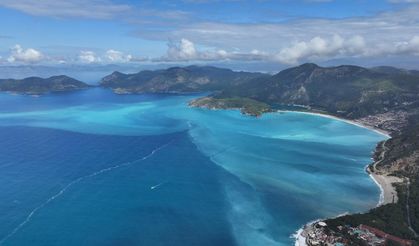 Yağmur sonrası Ölüdeniz turkuaz renge büründü