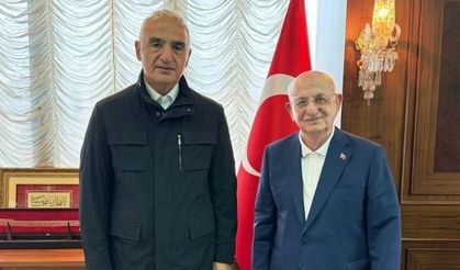 Bakan Ersoy’dan İsmail Kahraman’a anlamlı ziyaret