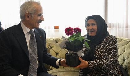 Bakan Uraloğlu Trabzon’da huzurevi sakinleriyle bayramlaştı