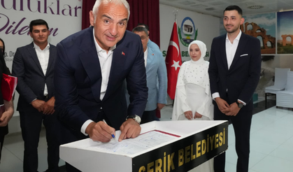 Bakan Ersoy'dan yeni evlenen çifte sürpriz