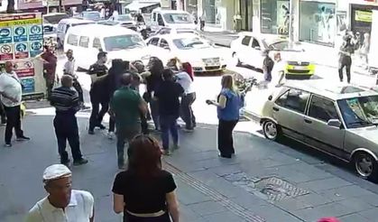 Kaza sonrası çıkan kavgada ortalık savaş alanına döndü: Kadın sürücüyü böyle darp etti