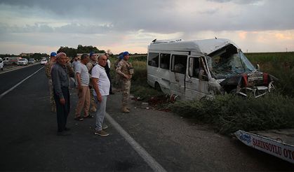 Şanlıurfa’da minibüs tahliye kanalına düştü! 15 kişi yaralandı