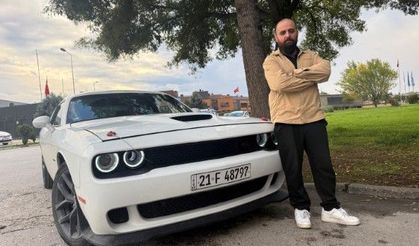 Asgari ücretle 9 milyonluk lüks otomobile biniyor! Benzin için yemekten kısıyor