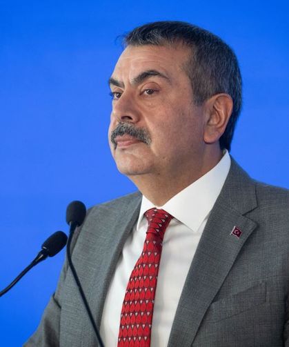 Bakan Tekin: Çocuklarımız değerlerinden kopmadan dünyayla rekabet etmeli