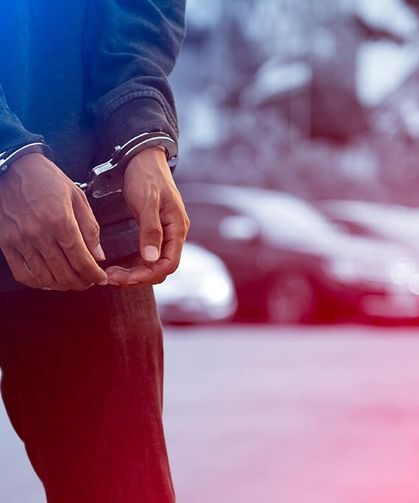 Arkadaşını silahla tehdit etti, kendi borcunu zorla ödetti