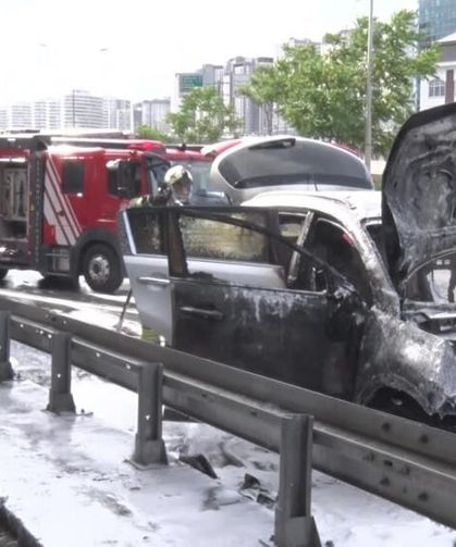Alev alev yanan SUV kullanılamaz hale geldi