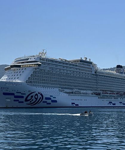 "Aroya" kruvaziyeri Marmaris'e 2 bin 667 turist getirdi