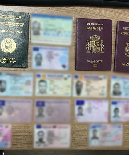 Yurt dışına gönderilecek kargodan sahte pasaport ve kimlik çıktı