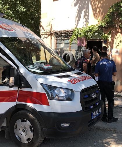 Uyuyor zannettikleri adamın öldüğü ortaya çıktı
