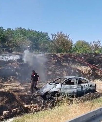 Bariyerlere çarpan otomobil alev aldı: 1 ölü, 1 ağır yaralı