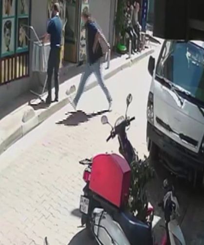 Tıraşını beğenmedi günler sonra berberini bıçakladı