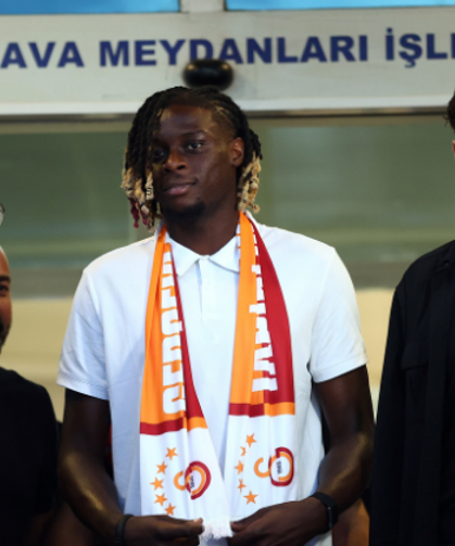 Galatasaray'ın yeni transferi Lesley Ugochukwu, İstanbul'a geldi