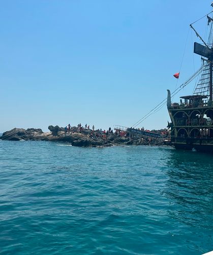Gezi teknesi su aldı, 100 yolcu tahliye edildi